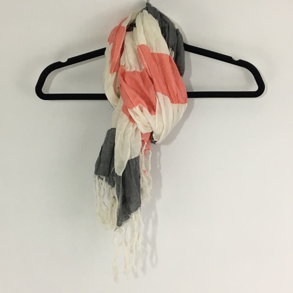 Accessories - NWOT striped scarf
